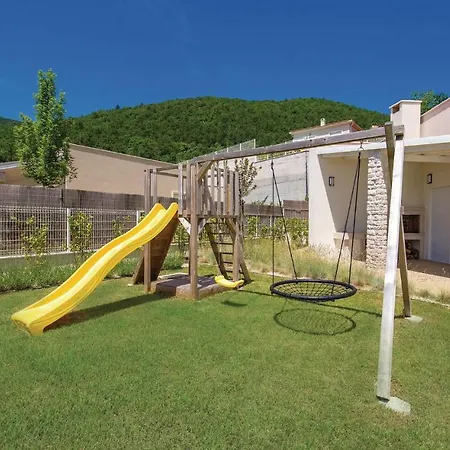 Four-bedroom In * Veprinac