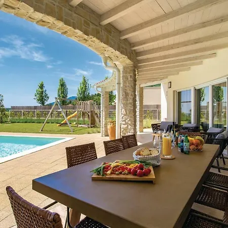 Casa vacanze Four-bedroom In Veprinac