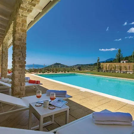 Four-bedroom In Veprinac