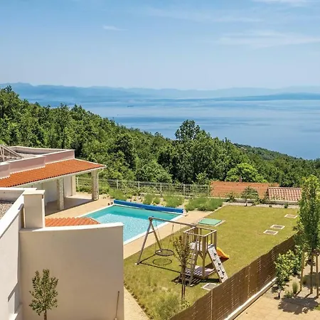 Hébergement de vacances Four-bedroom In *