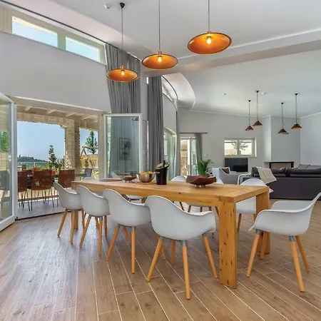 Four-bedroom In Hébergement de vacances